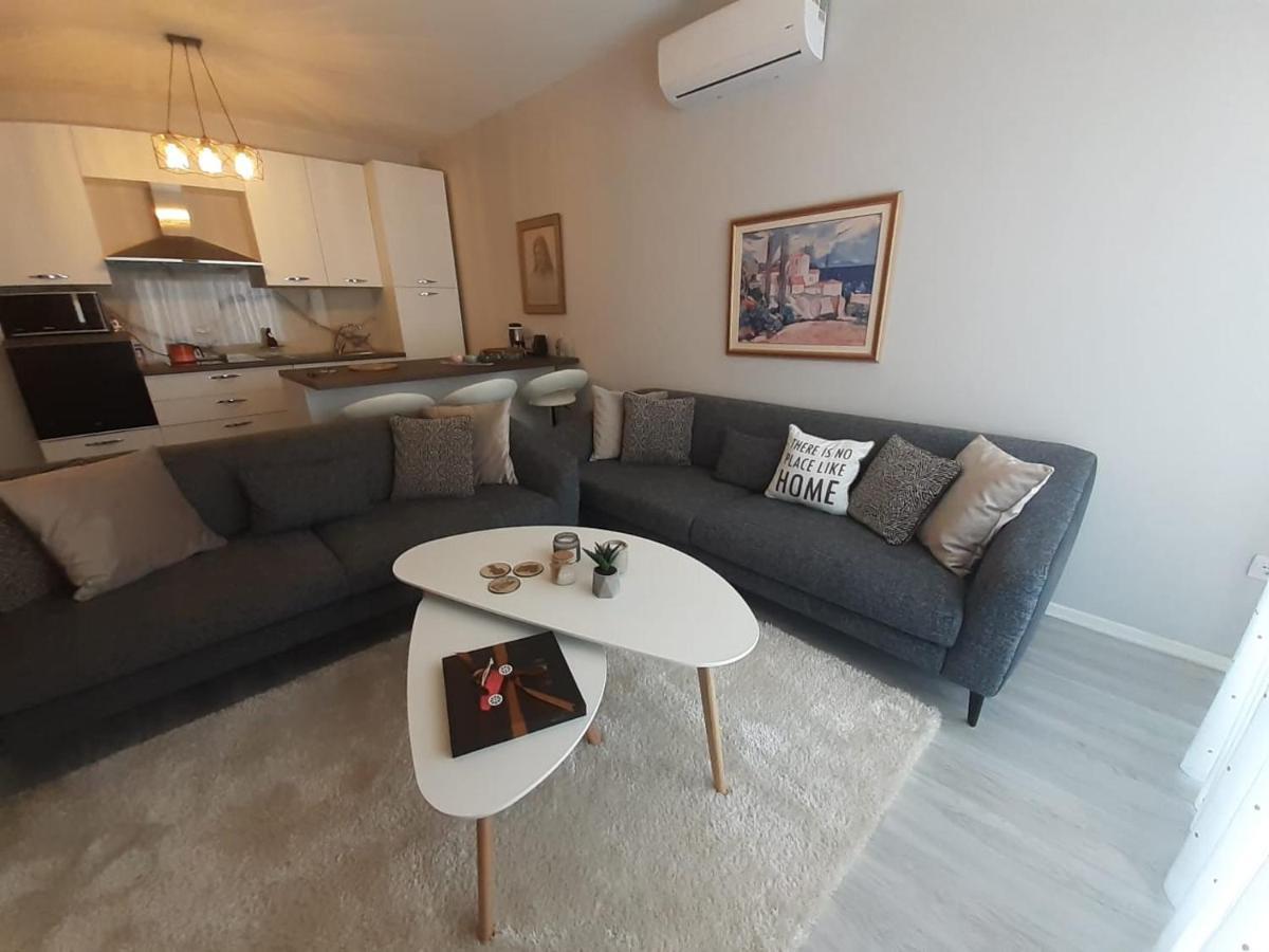 New Bazaar Violin Passion Apartment Tirana Bagian luar foto