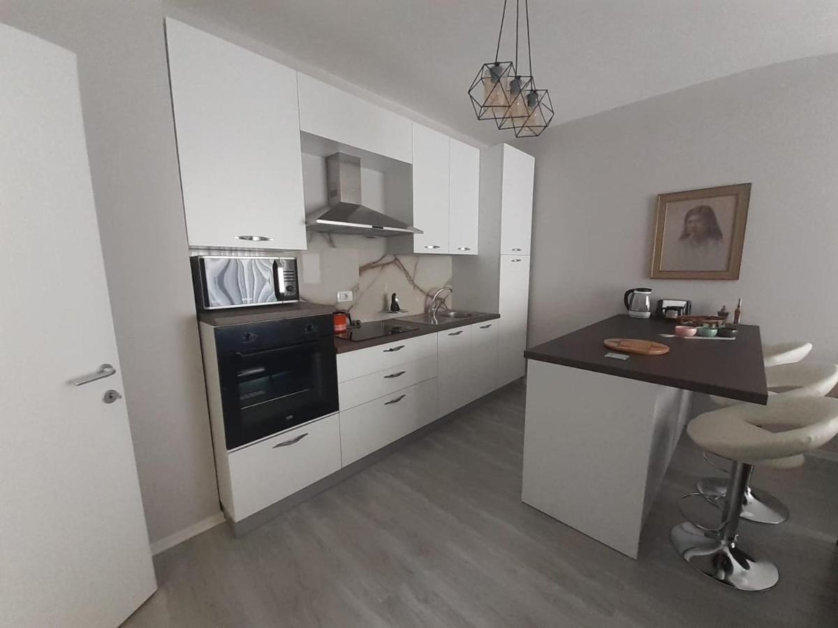 New Bazaar Violin Passion Apartment Tirana Bagian luar foto